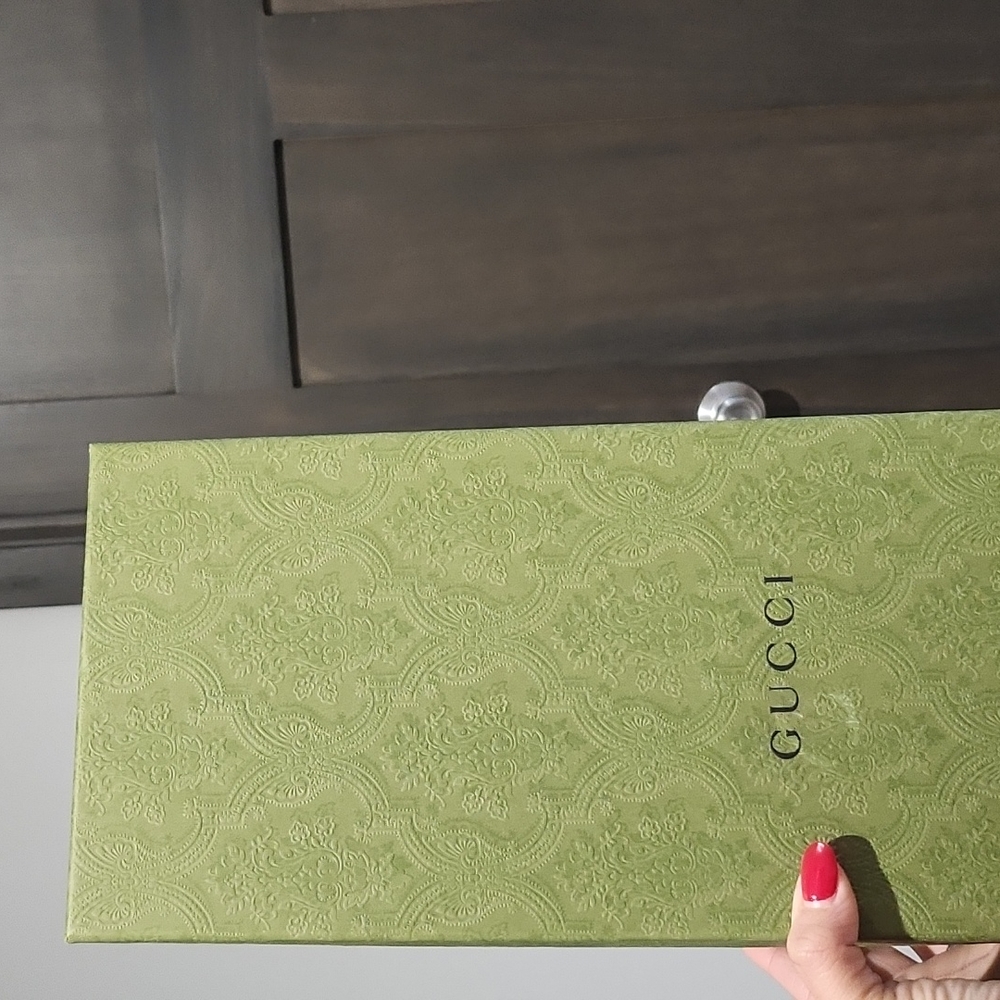 Gucci sandal box